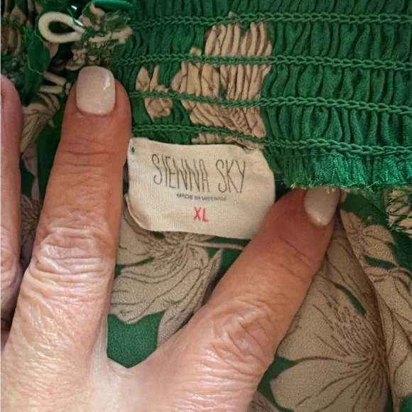 Sierra Sky Floral Green Sleeveless Top - Picture 3 of 4